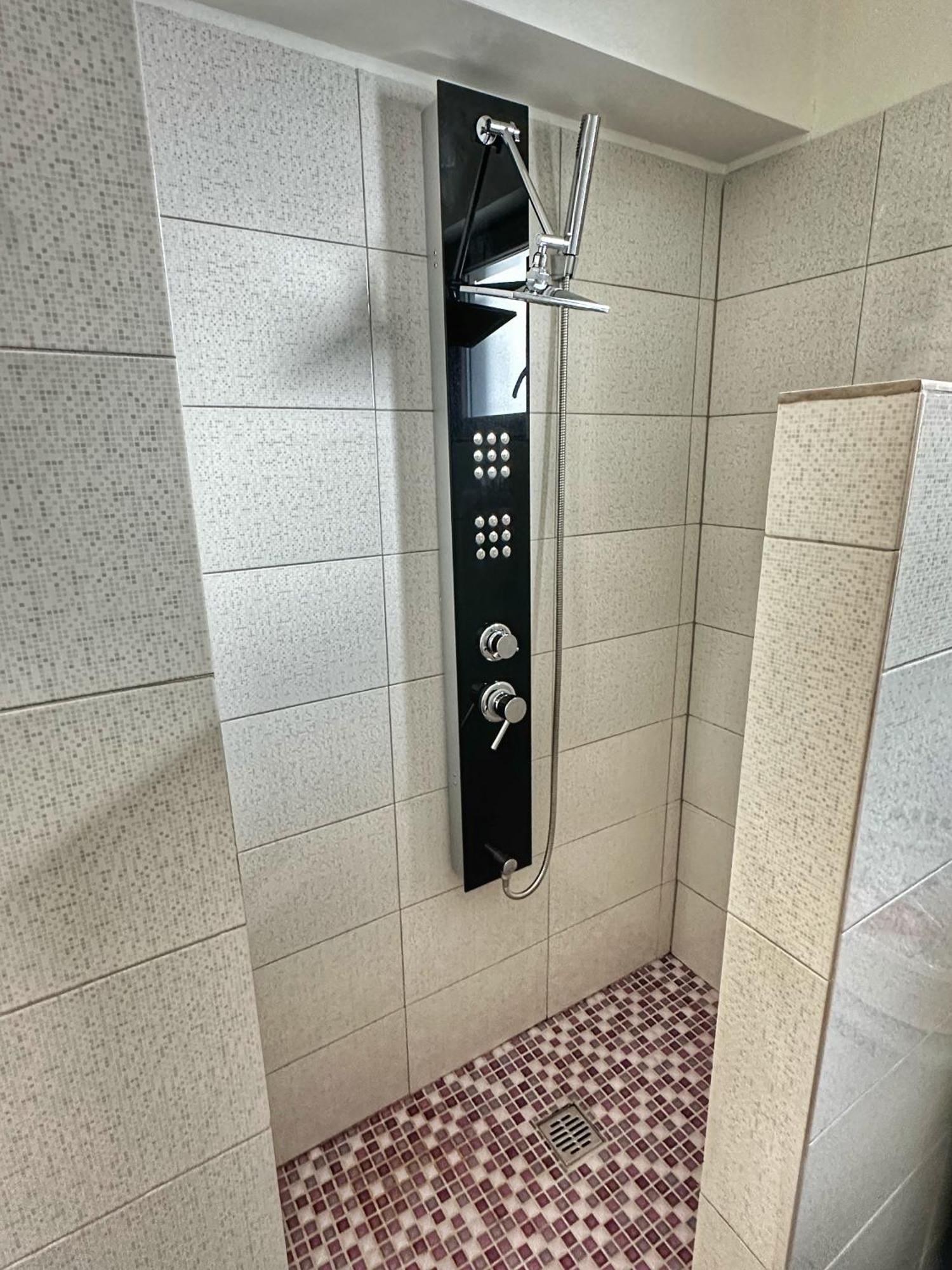 Fancy Apartament Promenada Balcon Panoramic, Parcare, Incalzire Pardoseala, Self Check In ไกรโอวา ภายนอก รูปภาพ